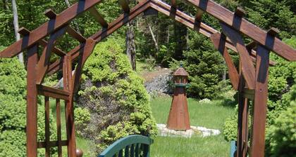 Harmony Hill Bungalow Mt Washingtonissa, yksityisellä takapihalla