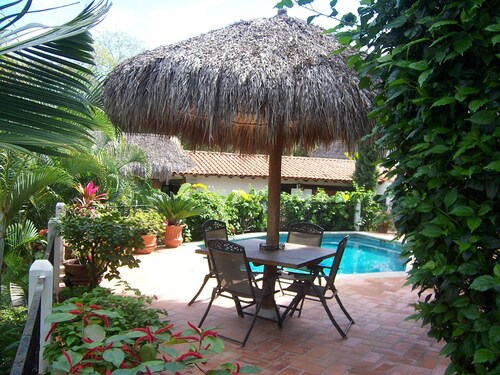 Charming Villa, across the street from the beach with view of the Sierra Madres 