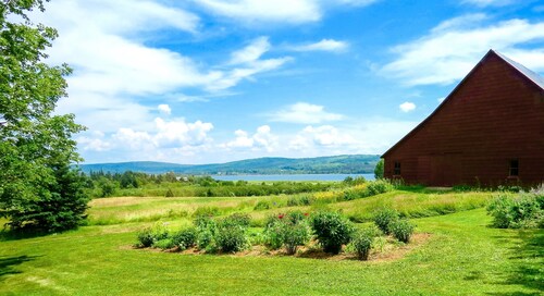 Cottage Farmhouse Boutique; 60 acres; Annapolis Royal Ă 5 min.