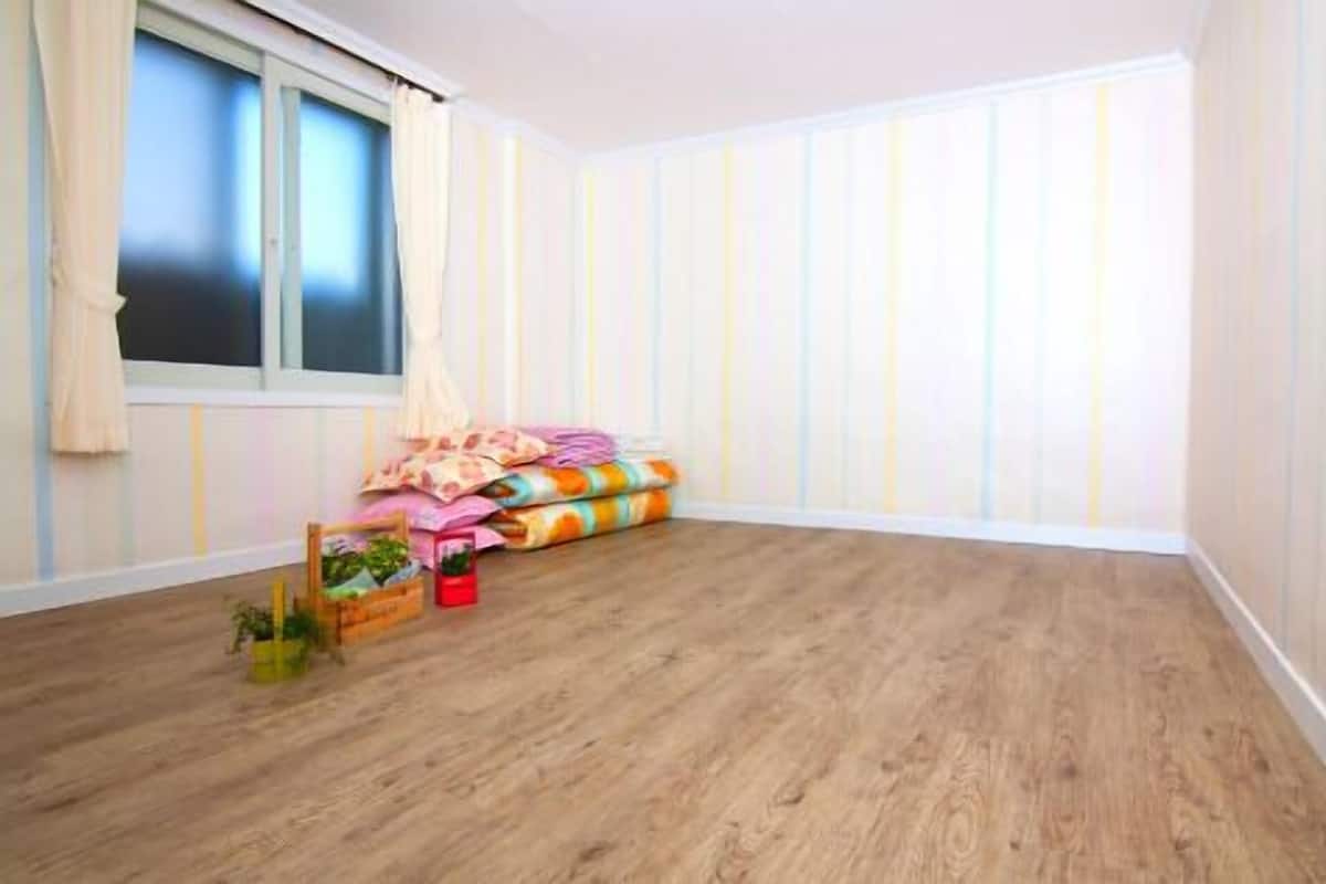 雙人房 (Base 2pax, Extra fee15000/pax on site) | 隔音、免費無線上網