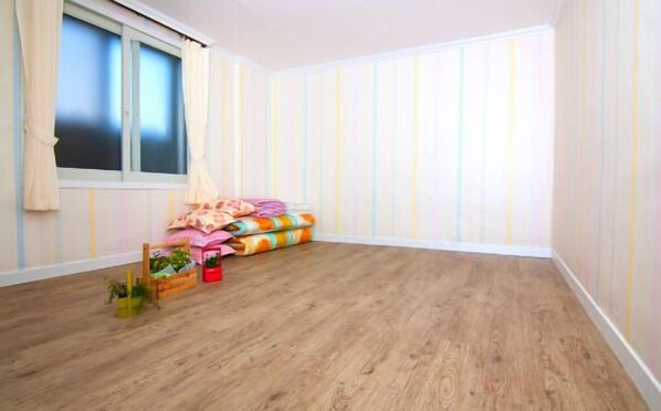 Chambre double (Base 2pax, Extra fee15000/pax on site) | Système d’insonorisation, accès au Wi-Fi (inclus)