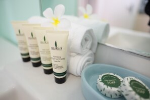 Shower, free toiletries, hair dryer, towels