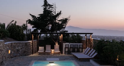 Luxuriöse Villa mit Privatpool, Außenanlagen & Meerblick, Naxos, Griechenland