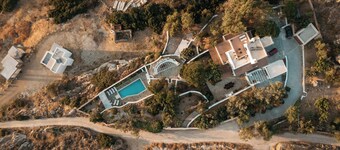 Spacious luxury villa with pool, & stunning sea and sunset views