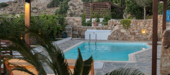 Villa luxueuse et spacieuse avec piscine privée, superbe vue îles de la mer Égée