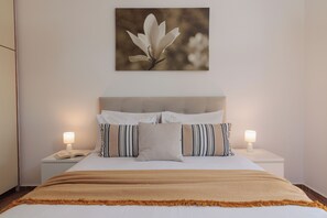 5 habitaciones, caja de seguridad en la habitación y escritorio