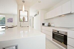 Apartment, 2 Bedrooms (Trieste 8) | Private kitchen | Full-size fridge, microwave, oven, stovetop - Accommodate Canberra - Trieste (Kingston)