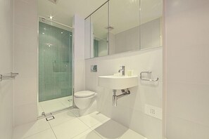Apartment, 1 Bedroom (Trieste 18) | Bathroom | Shower, hair dryer, towels, toilet paper - Accommodate Canberra - Trieste (Kingston)