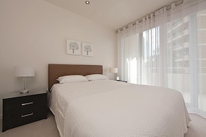 Apartamento, 1 quarto (Trieste 18) | Ferros/tábuas de passar roupa, roupa de cama