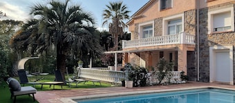 Pool + 10 min walk to the beach