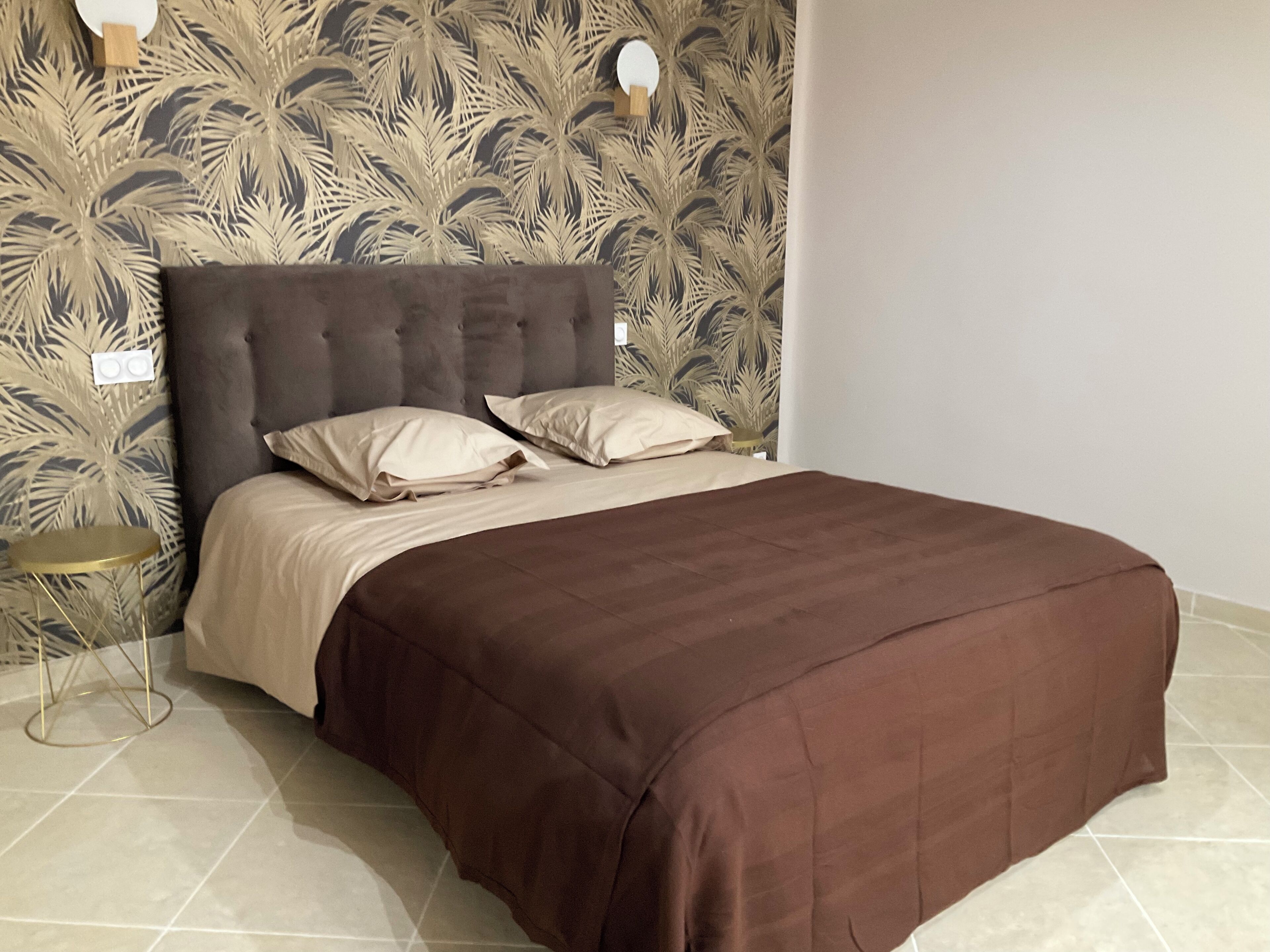 2 slaapkamers, een strijkplank/strijkijzer, reisbedje, wifi