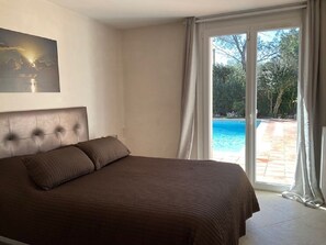 2 bedrooms, iron/ironing board, travel crib, WiFi - Pool + 10 min walk to the beach (Saint-Raphaël)