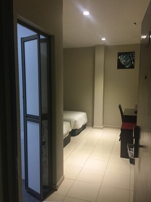 Desk, iron/ironing board, free WiFi - Ayer Hitam Hotel (Ayer Hitam)