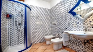 Bathtub, hair dryer, bidet, towels