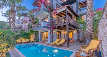 Villa avec piscine privée et vue sur la mer prÚs de la plage et des commerces