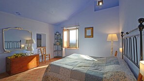 5 عدّة غرف نوم ومكواة/لوح كي وواي فاي مجانًا وملاءات أسرّة