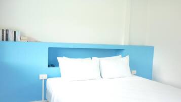 Deluxe Room | Minibar, rollaway beds, free WiFi, bed sheets