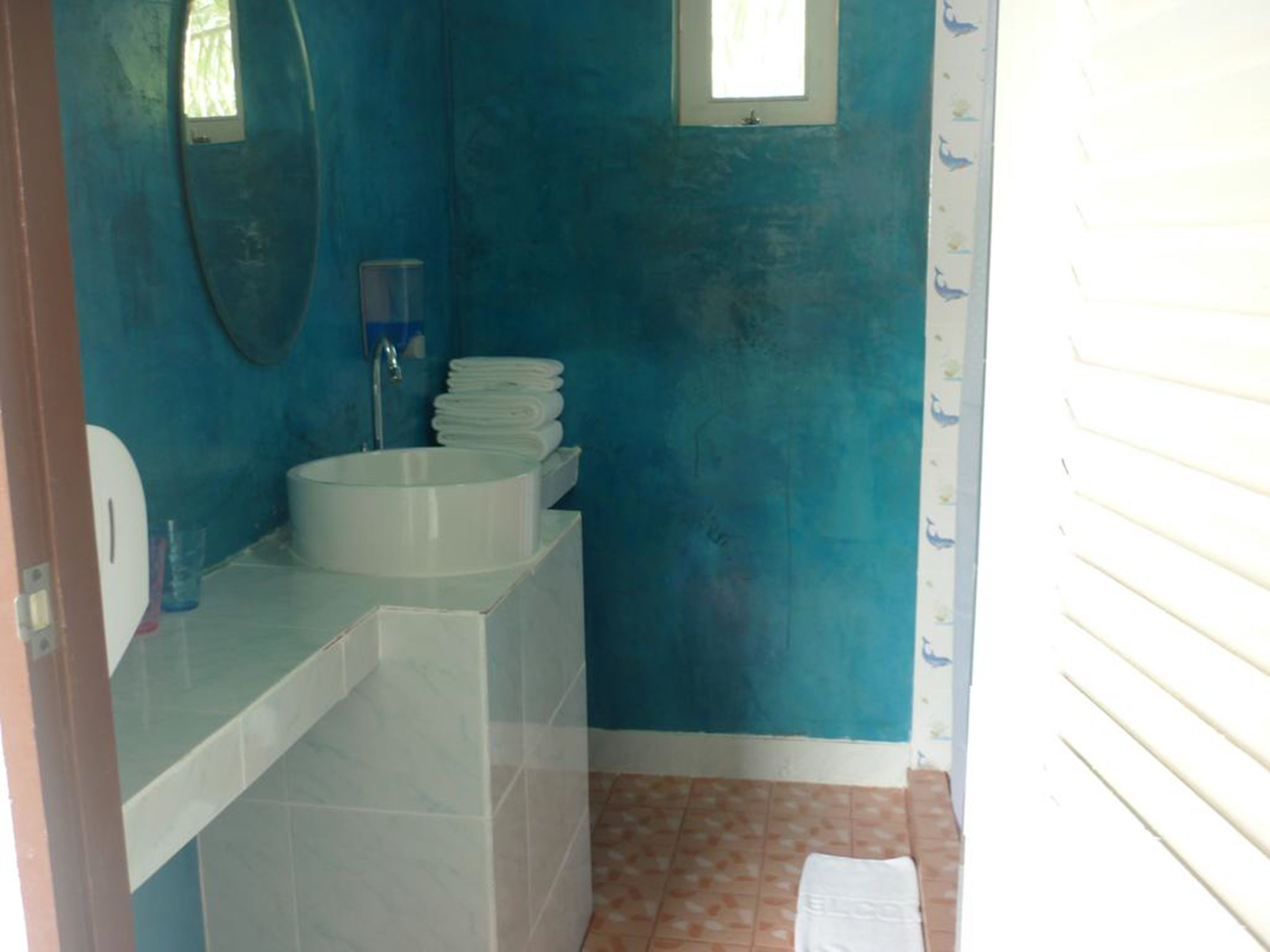 Deluxe Room | Bathroom | Shower, free toiletries, hair dryer, slippers