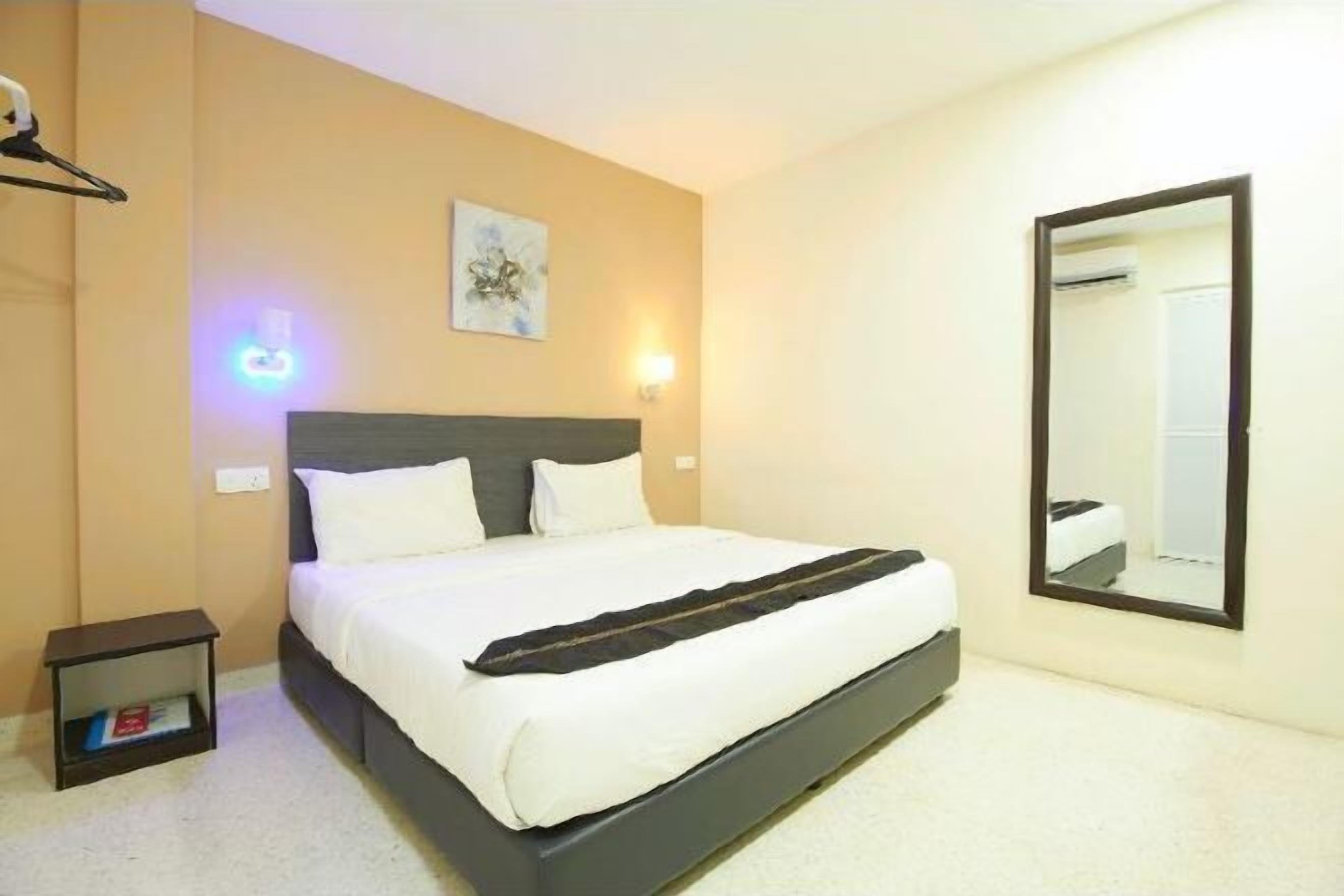 Bureau, chambres insonorisées, fer et planche à repasser, Wi-Fi gratuit