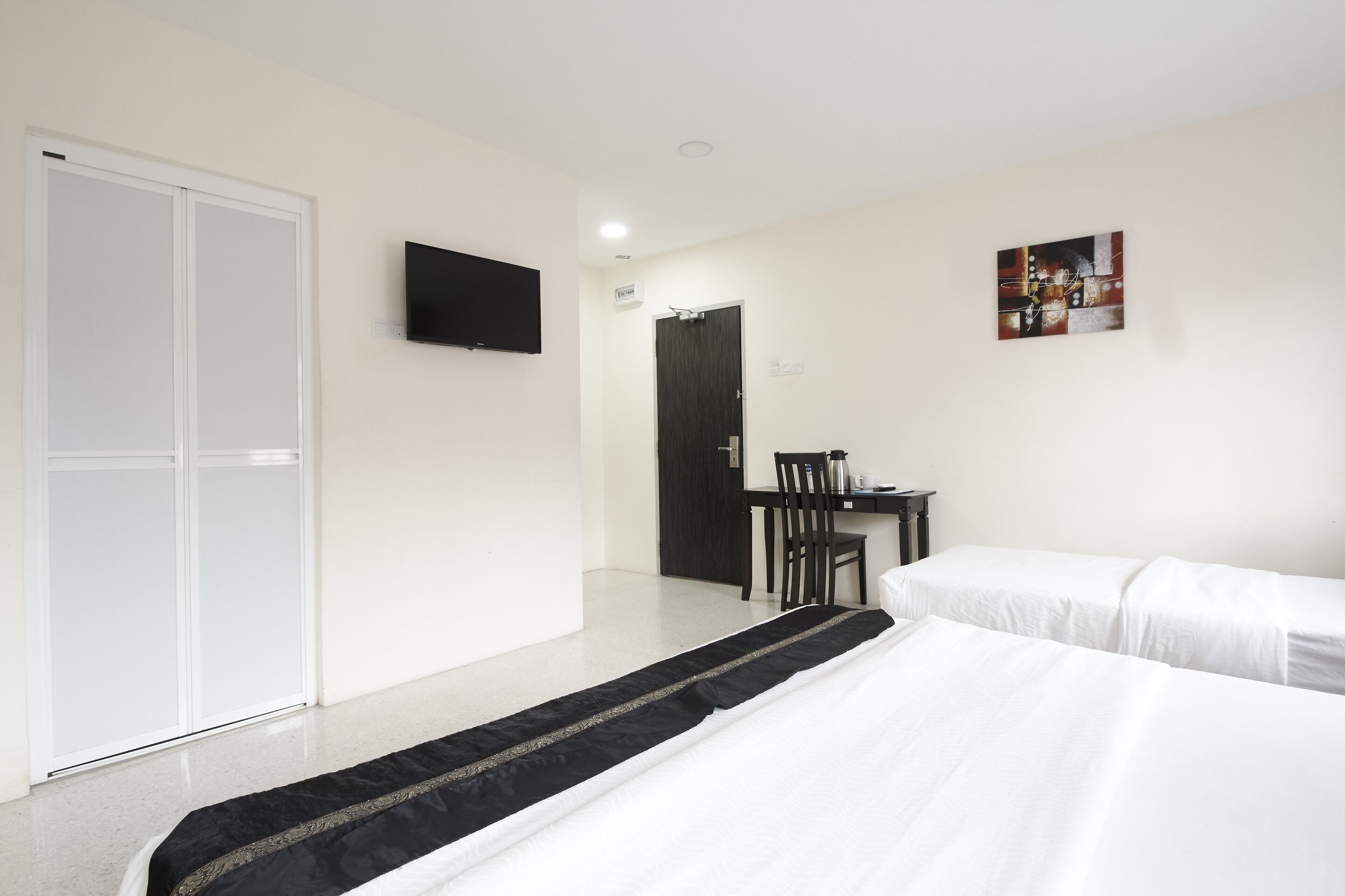 Desk, soundproofing, iron/ironing board, free WiFi