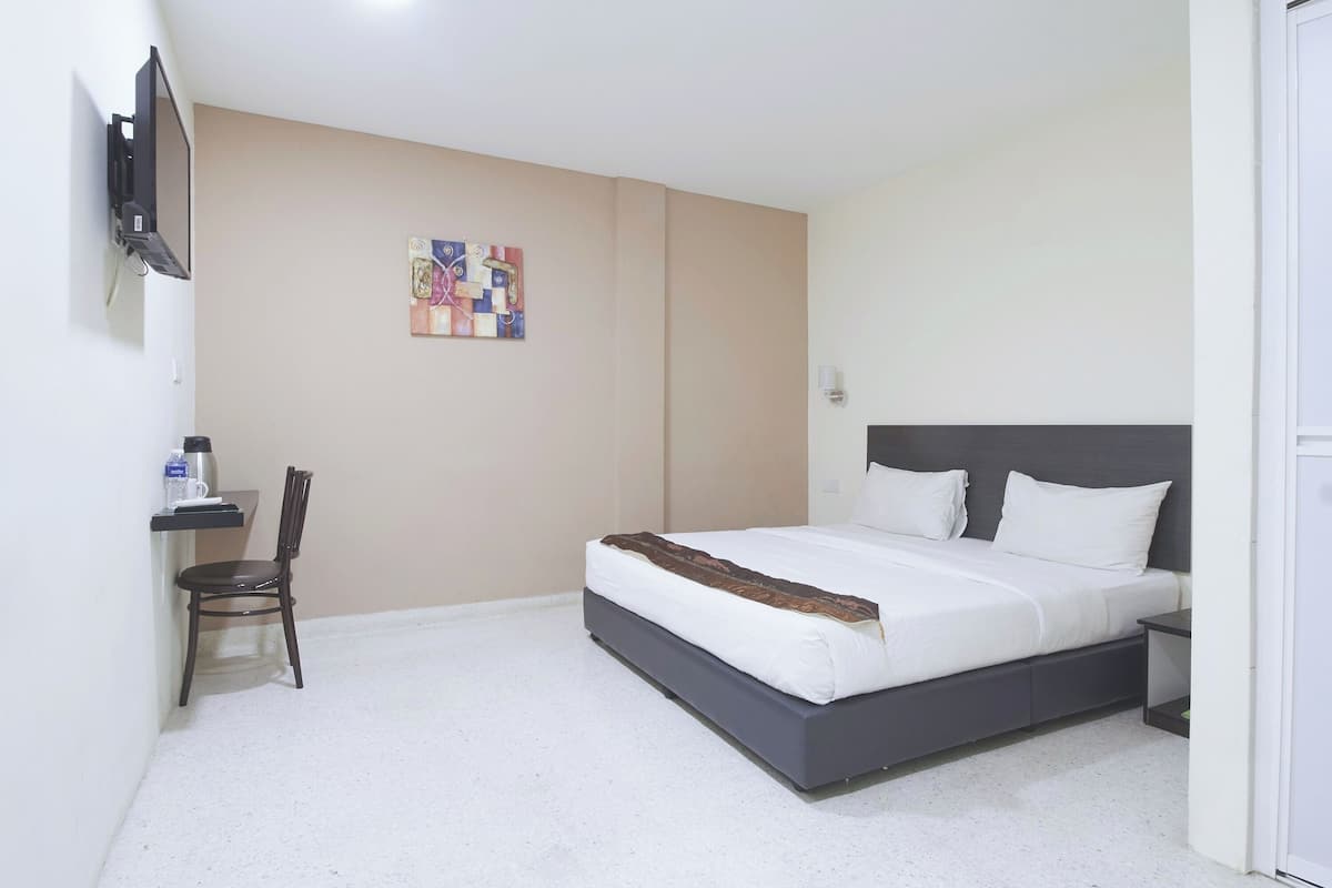Desk, soundproofing, iron/ironing board (on request), WiFi (free)