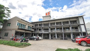 A multi-story building with a sign indicating 'B2' on the roof. - B2 Lanna Boutique & Budget Hotel (Chiang Mai)