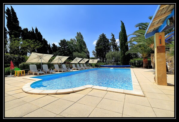 Pool - "Cabanon" - sleeps 2 self catering studio gite 10mins from Avignon! (Rognonas)