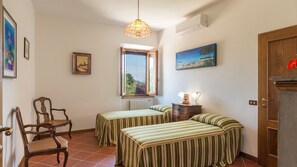 7 bedrooms, desk, iron/ironing board, WiFi