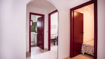 2 camere, ferro/asse da stiro, culla da viaggio, lenzuola