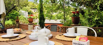 "Mas Blanc": to visit Barcelona in a different way. Your mediterranean refuge with garden and swimming-pool near city centre and the best beaches.