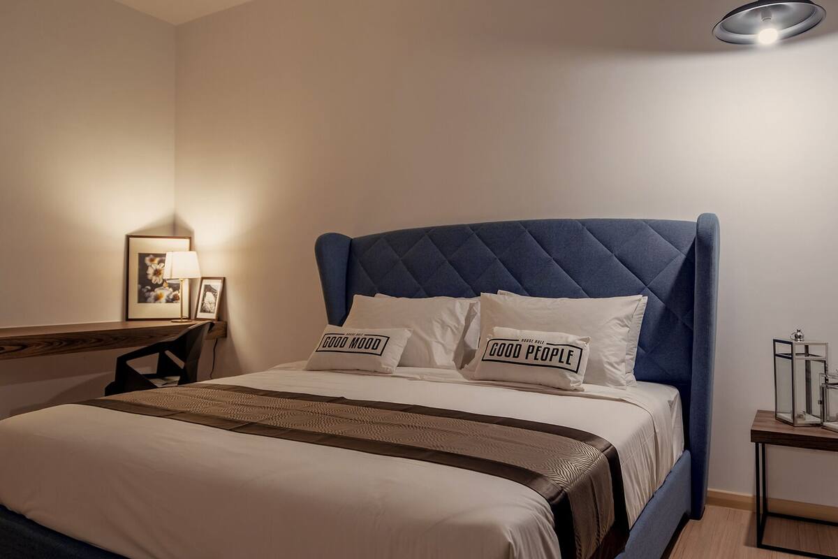 Deluxe Room, 1 Bedroom | Desk, blackout curtains, free WiFi