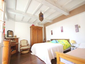 4 bedrooms, desk, iron/ironing board, travel crib - Biarritz Anglet, Villa with Heated Pool! (Anglet)