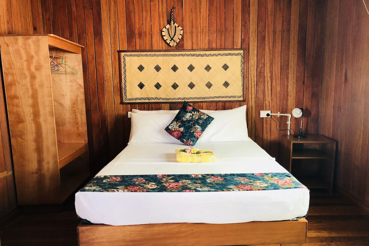 Standard Room | Iron/ironing board (on request), WiFi (free), bed sheets