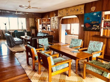 Lounge. Qua Roviana Motel