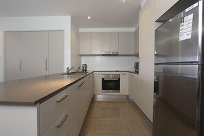 Apartment, 1 Bedroom (Aspire 45) | Private kitchen | Full-sized fridge, microwave, oven, stovetop - Accommodate Canberra - Aspire (Kingston)