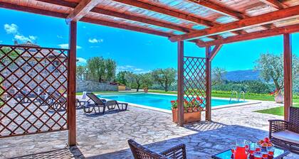 Colle del Sole 7+1, Emma Villas