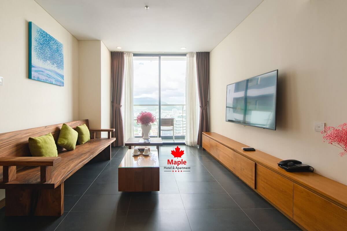 Executive 01 Bedroom Apartment with City View (for 04 adults)  | リビング エリア | LED テレビ
