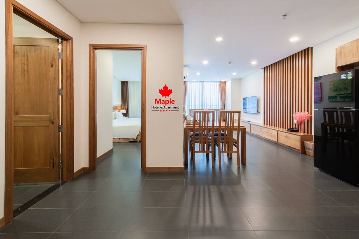 Executive 01 Bedroom Apartment with Balcony (for 04 adults) | リビング エリア | LED テレビ