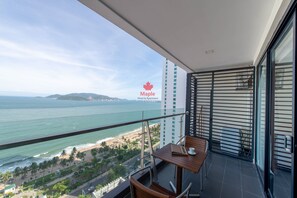 Studio, pemandangan laut | Area keluarga | TV LED