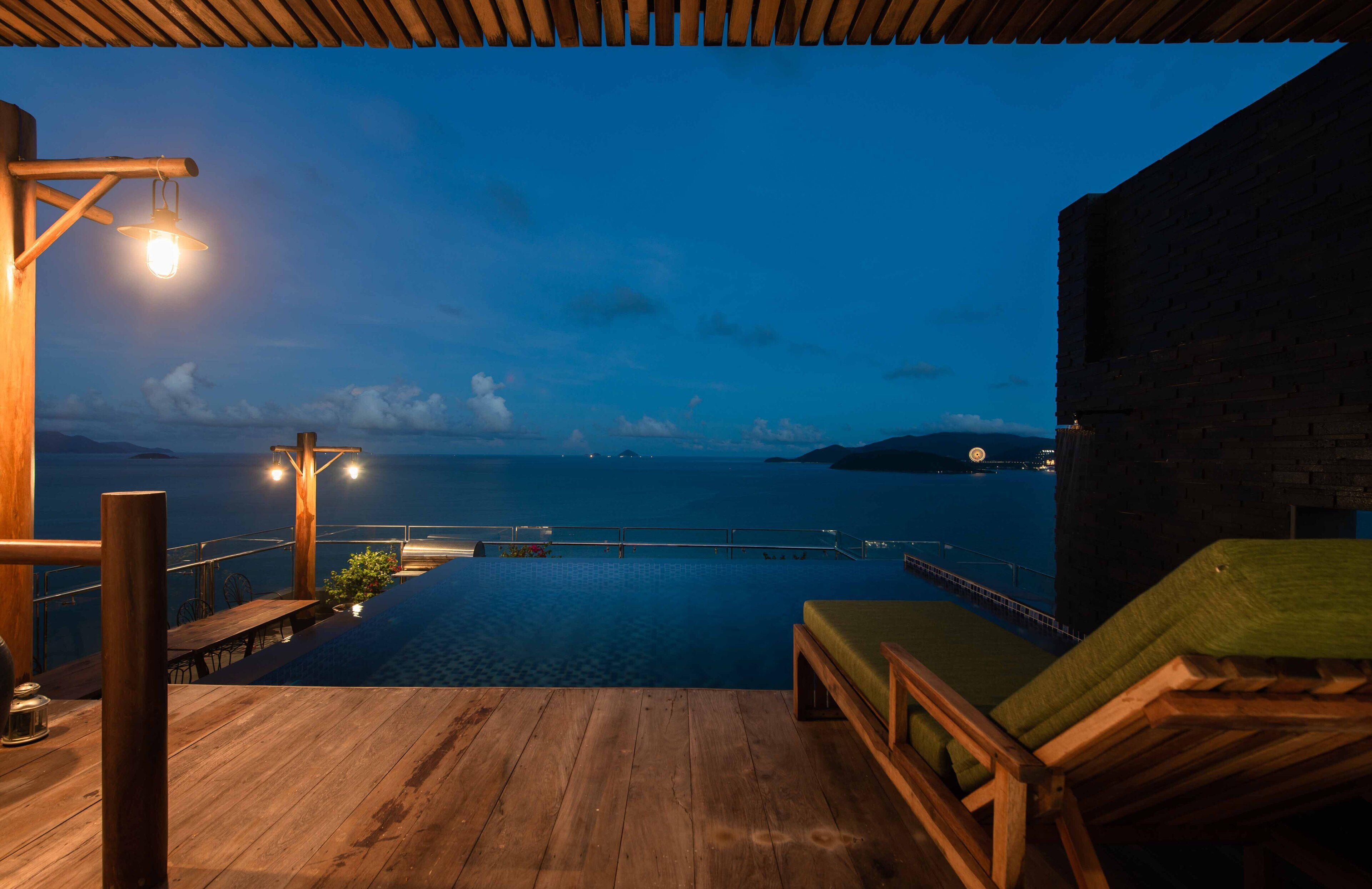 outdoor pool, open 7:00 am to 7:00 pm, pool umbrellas, pool loungers