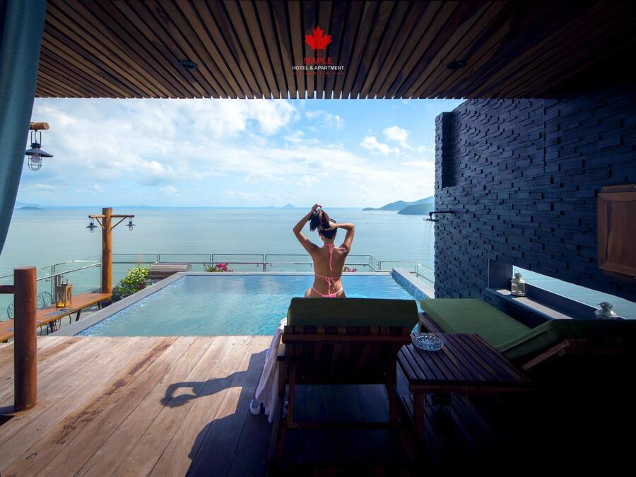 Vila | Roupas de cama premium, cofres nos quartos, escrivaninha