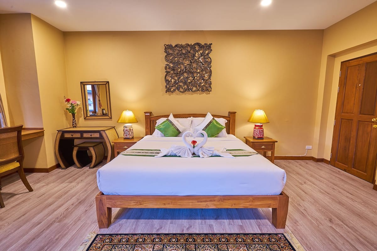 Deluxe Room, 1 King Bed, Garden View, Garden Area | Minibar, desk, rollaway beds (surcharge), WiFi (free)