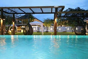 Outdoor pool - HueanKhamHom Resort (Chiang Mai)