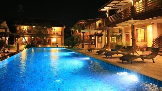 Outdoor pool - HueanKhamHom Resort (Chiang Mai)