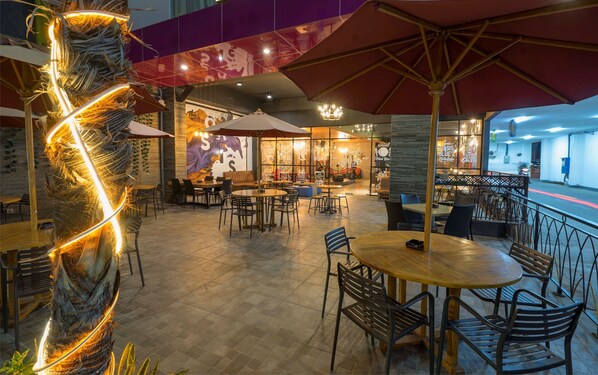 Tempat makan outdoor