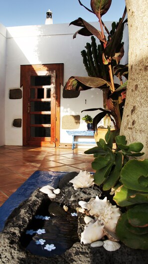 Exterior detail - Spacious, charming vacation apartment with private garden in historic FINCA (Uga)