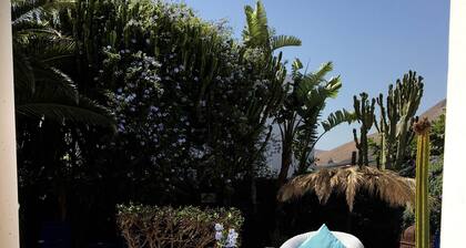 Grosszügige charmante Ferienwohnung mit privatem Garten in historischer FINCA