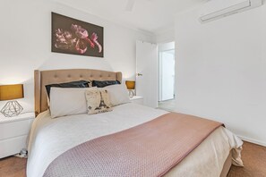 Echuca Moama Holiday Accommodation 1 | 3 bedrooms, Egyptian cotton sheets, premium bedding, pillowtop beds