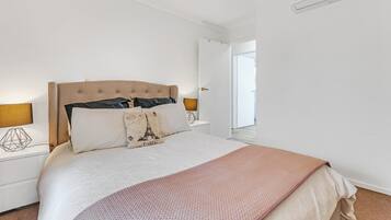 Echuca Moama Holiday Accommodation 1 | 3 bedrooms, Egyptian cotton sheets, premium bedding, pillow-top beds