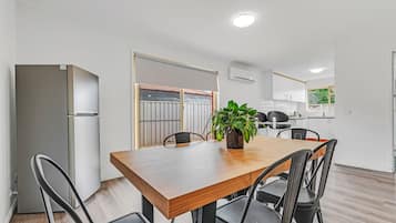 Echuca Moama Holiday Accommodation 1 | In-room dining
